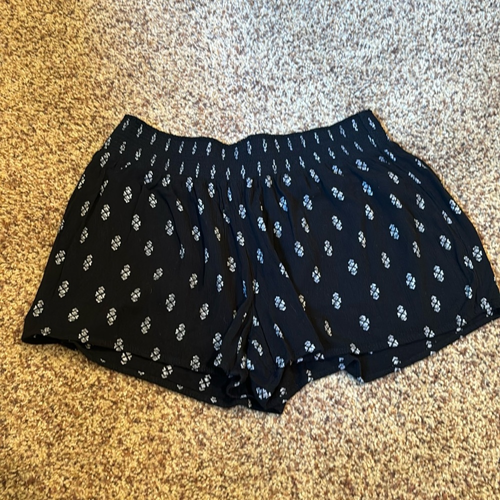 🎁 3/$15 - Mossimo Supply Co Cream and Black Shorts, Large